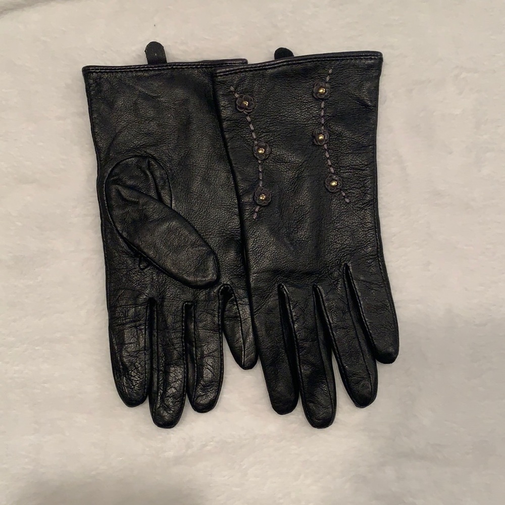 Leather gloves